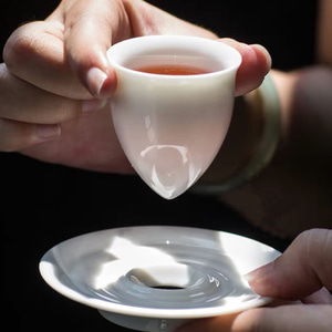 pure white water drop design teacup