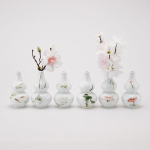 White mini vase-horse bottle type (random delivery)