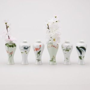 White mini vase-vase type (random delivery)