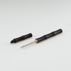 Tea needle with bamboo cutting type black wood case