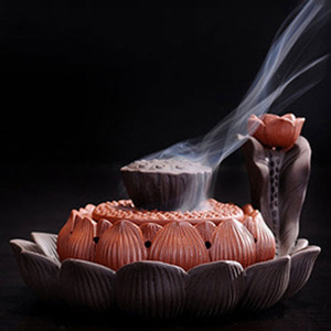 Lotus round incense burner arrangement